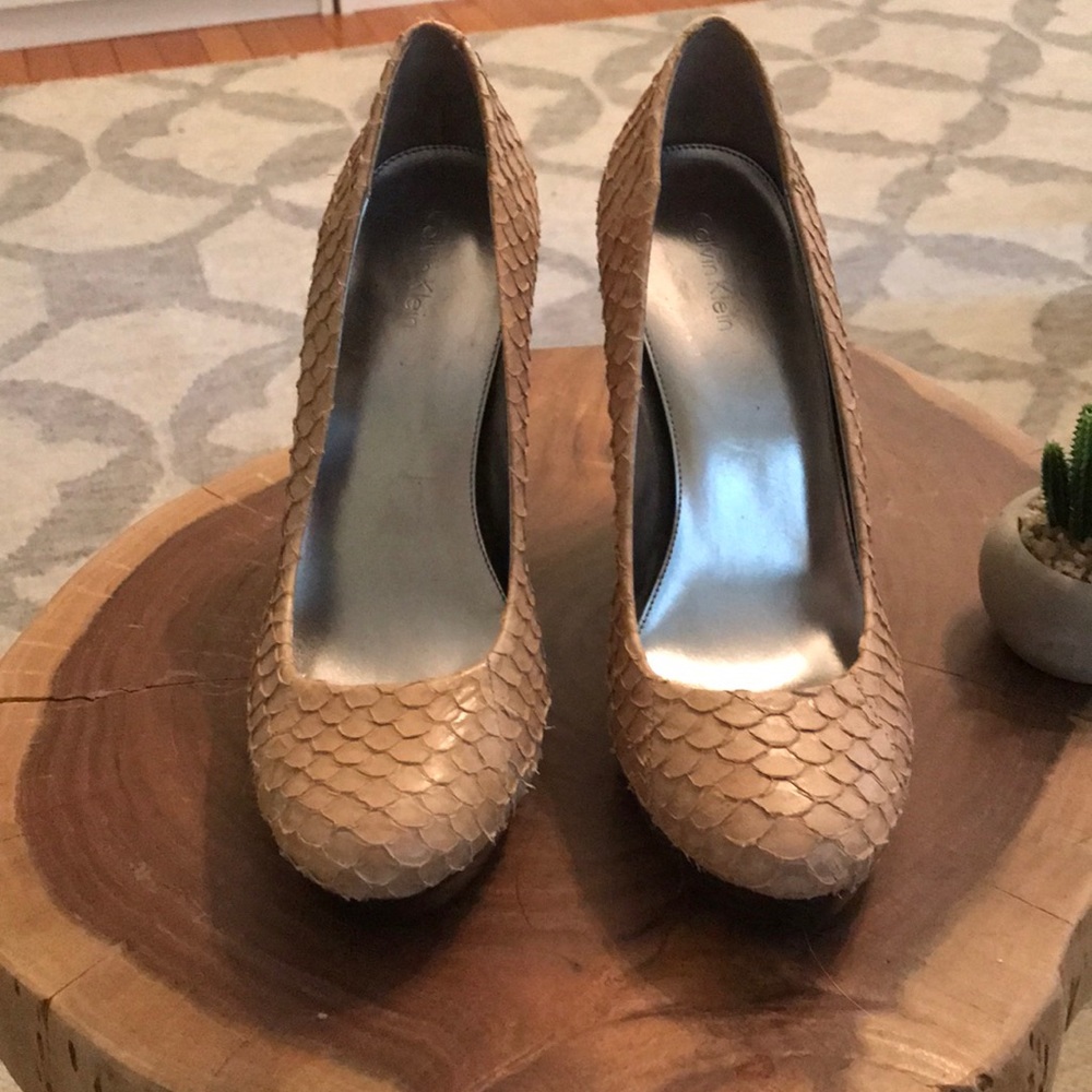 Beige Calvin Klein crocodile pumps